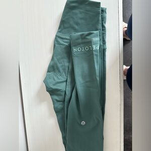 Lululemon X Peloton wunder train legging!